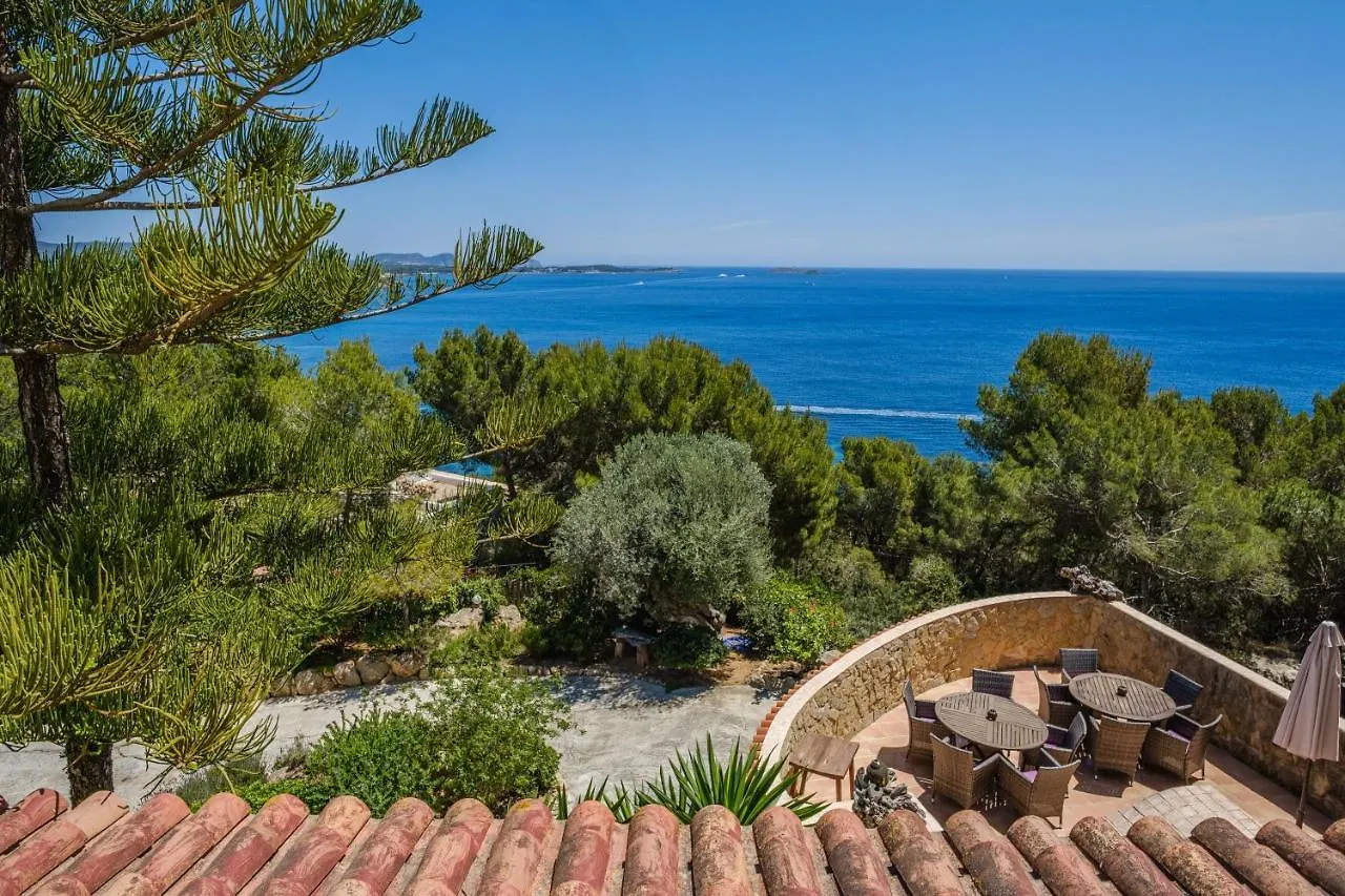 Shangri-La Santa Eularia des Riu 0*,